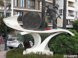 Escultura en memoria de la Peseta